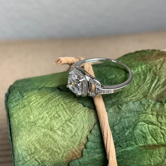 NEW Size 5 Pave Set CZ Cubic Zirconia Engagement Ring in Sterling Silver - Picture 4 of 5